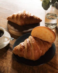 Butter croissant yang flaky