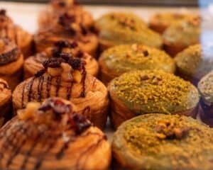 Danish dengan berbagai topping