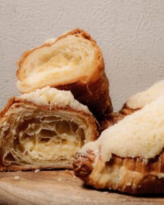 Pastry Artisan dengan tekstur yang flaky dan rasa kompleks
