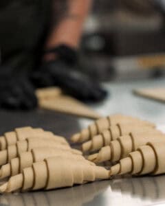 Shapping proses krusial dalam pembuatan pastry