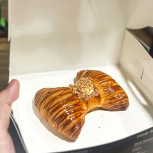 The 01, pastry unik dengan bentuk pita yang cantik