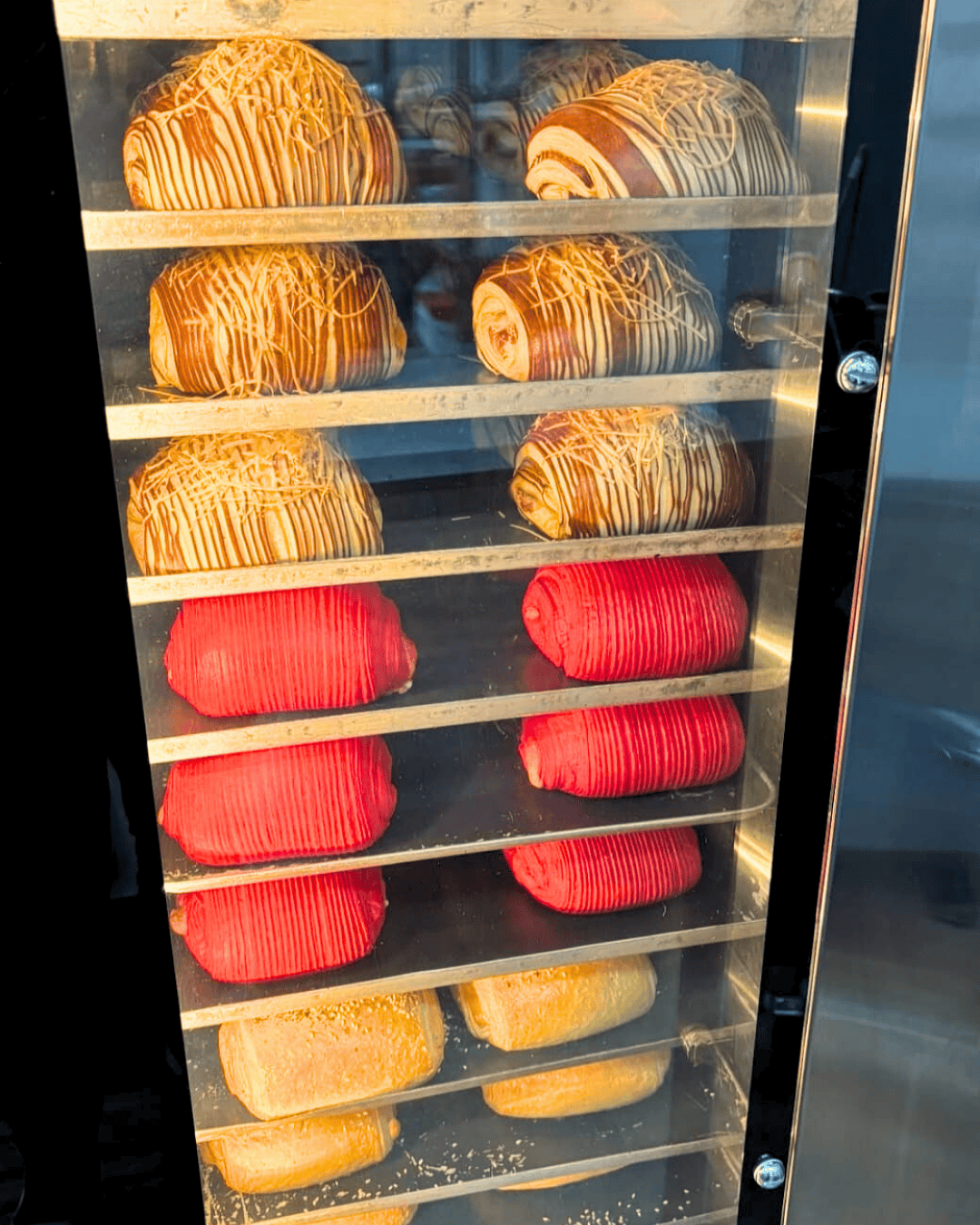 Berbagai Pastry Lezat Dipanggang