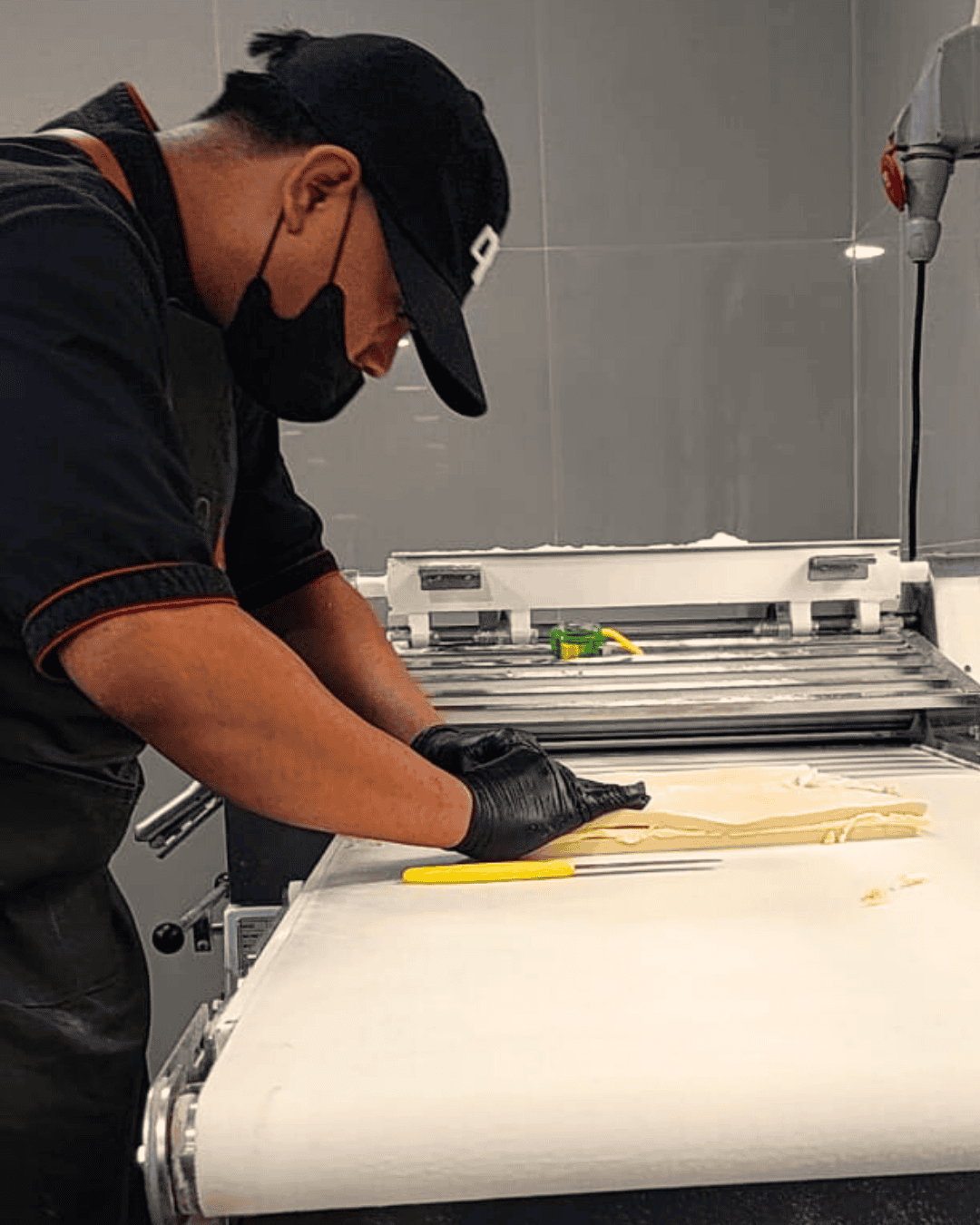 Laminasi Adonan Pastry oleh Baker
