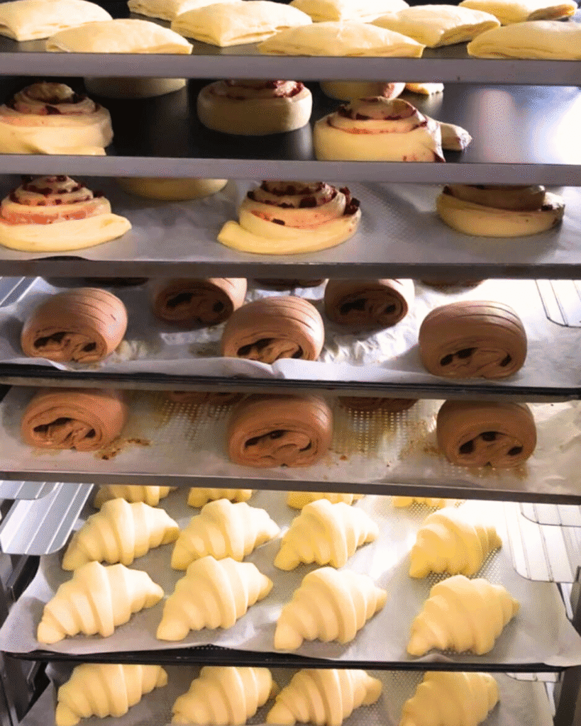 Macam-macam Pastry Sedang Proofing