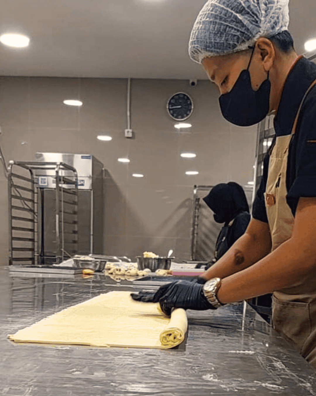 Menggulung Adonan Pastry