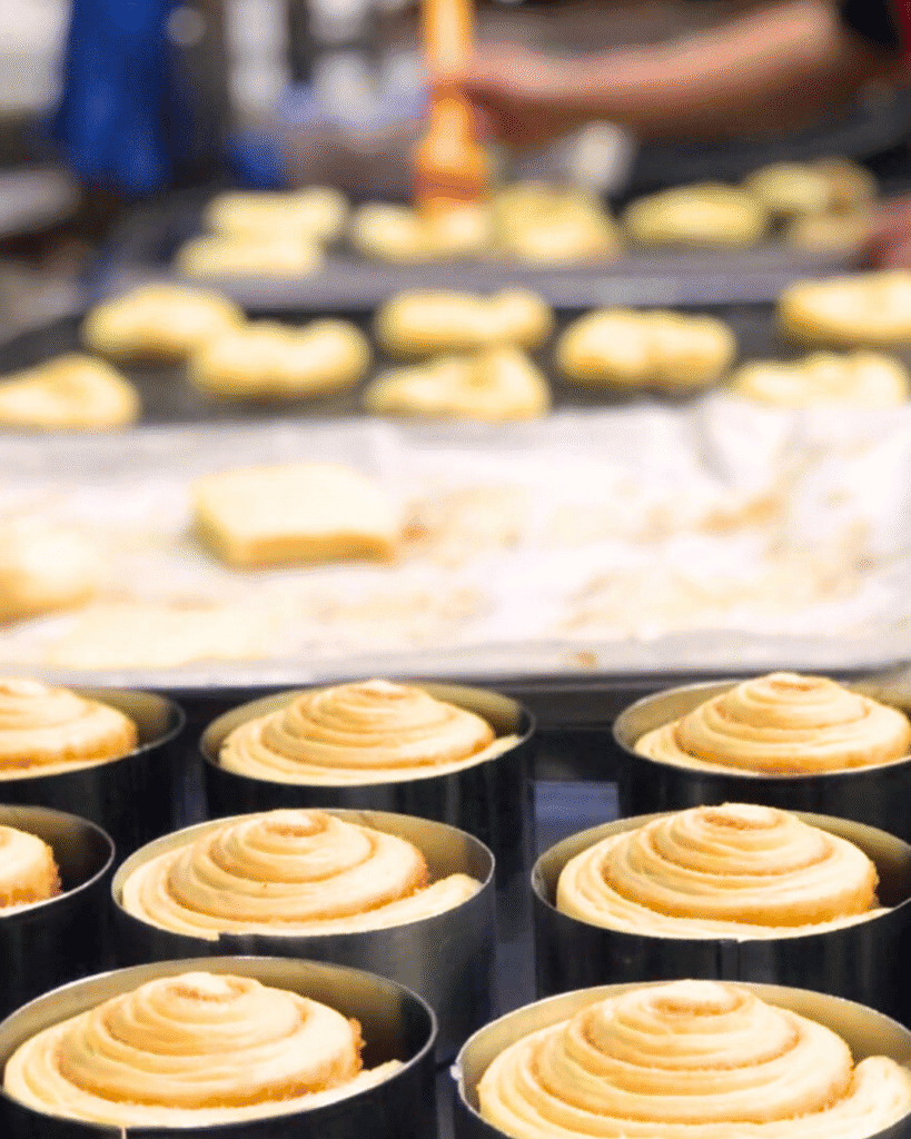 Pastry Akan dilapisi Putih Telur