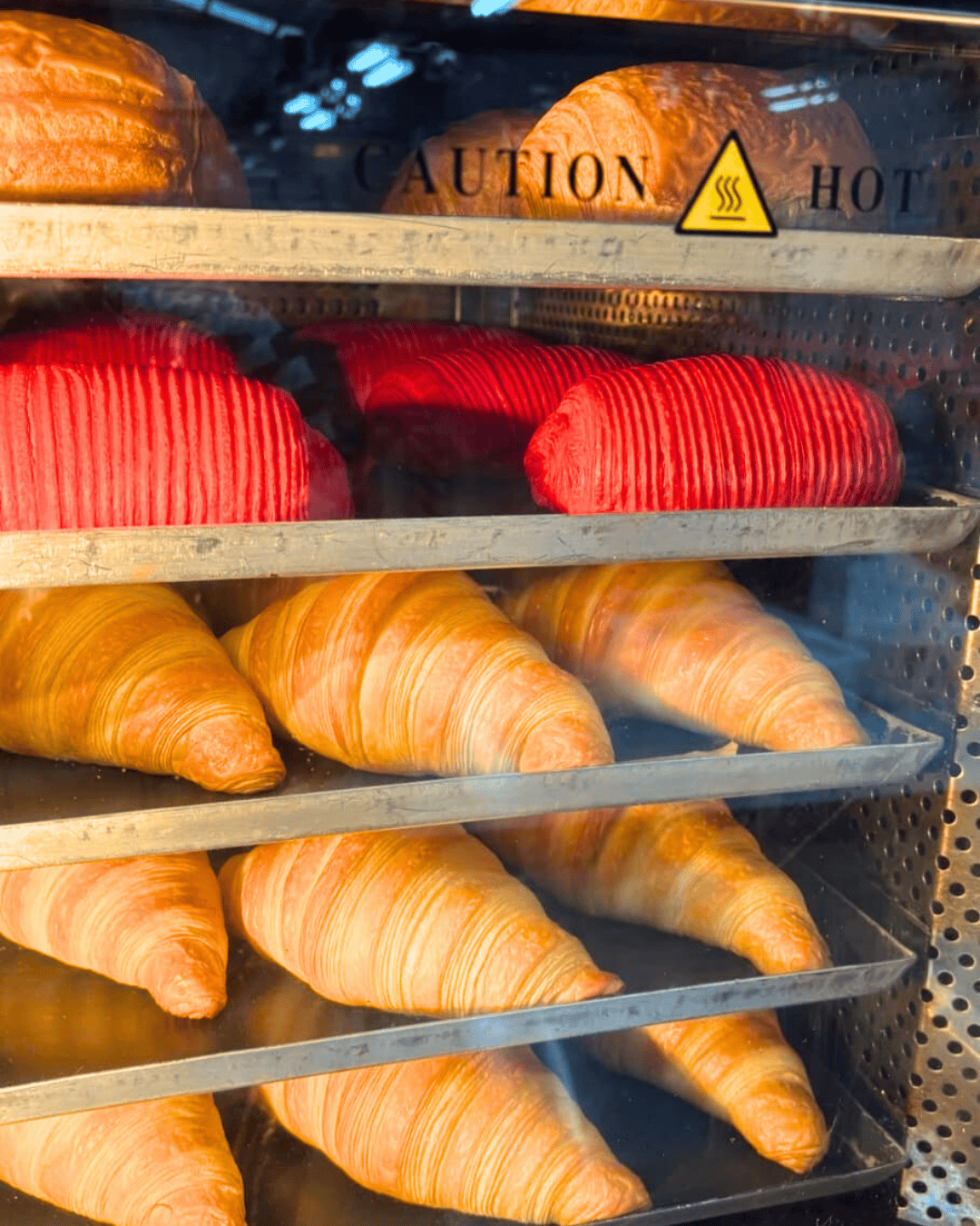 Proses Baking Croissant dan Strawberry Cheesecake Pastry